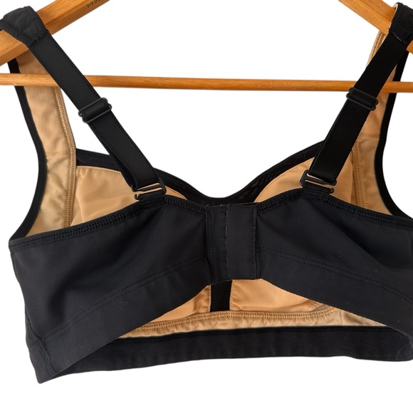 Lululemon TaTa Tamer Bra - Picture 7 of 16